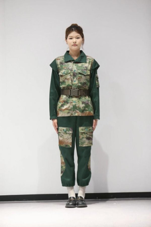 豪配投资 272万网民“严选”的最丑军训服后续来了！学校：将在第6套军训服基础上进行改良，不再对外公布